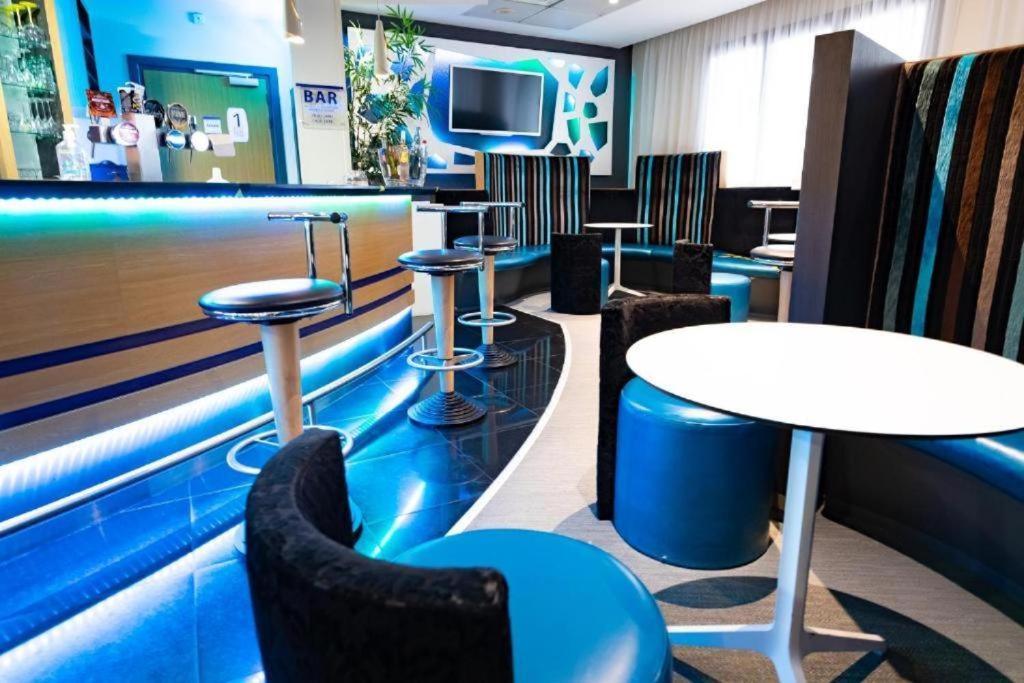 Saint Cloud Citea Access Dayuse Room -- 10 Minutes La Defense 20 Minutes Paris Parc Expo Buitenkant foto